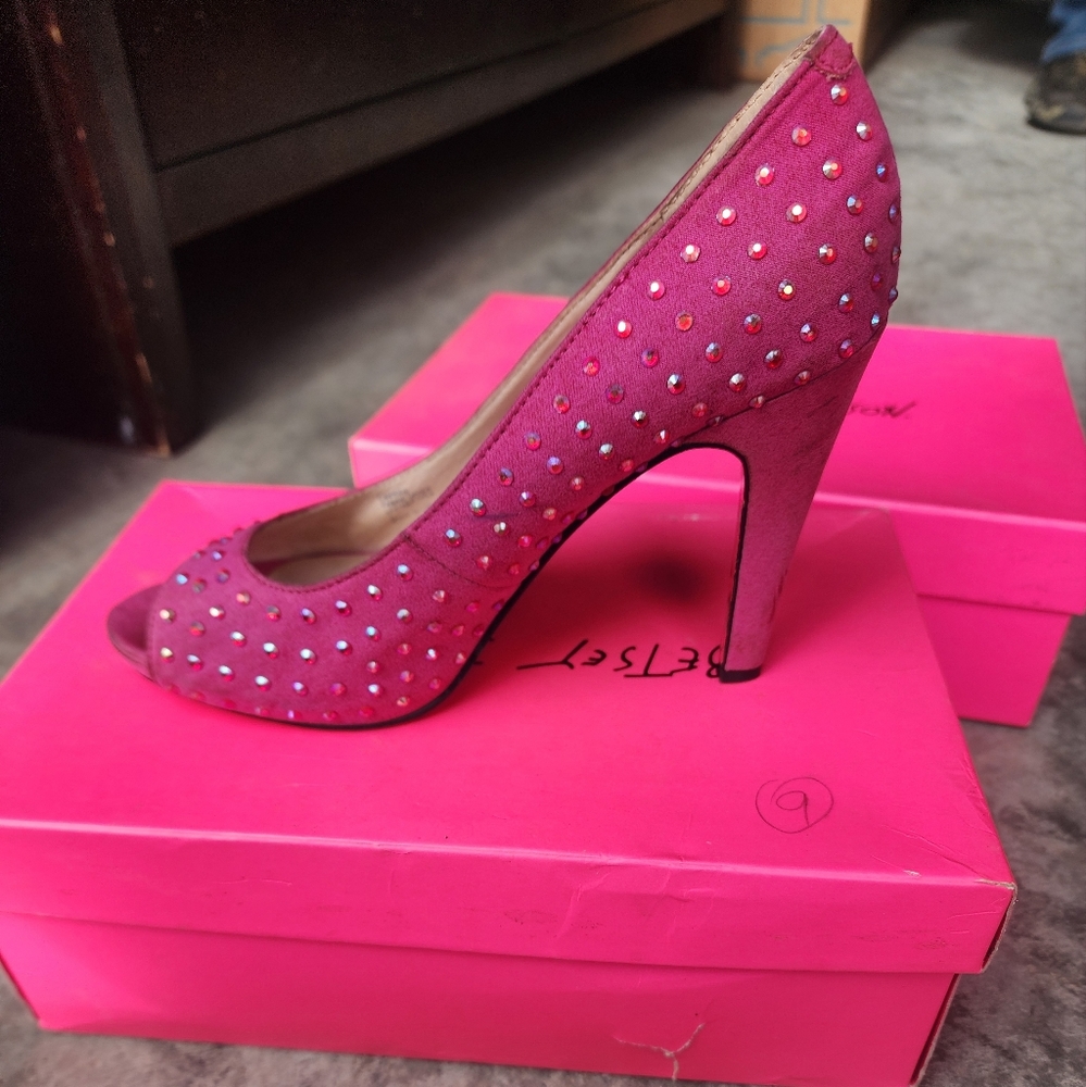 Betsey Johnson fuchsia with rhinestones high heel pump size 7.